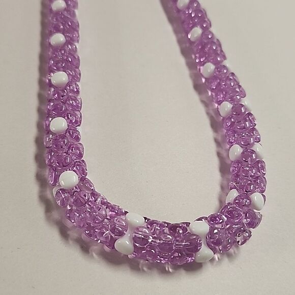 Purple and White Beaded Plastic Necklace Girls Teens Womens - Picture 2 of 3